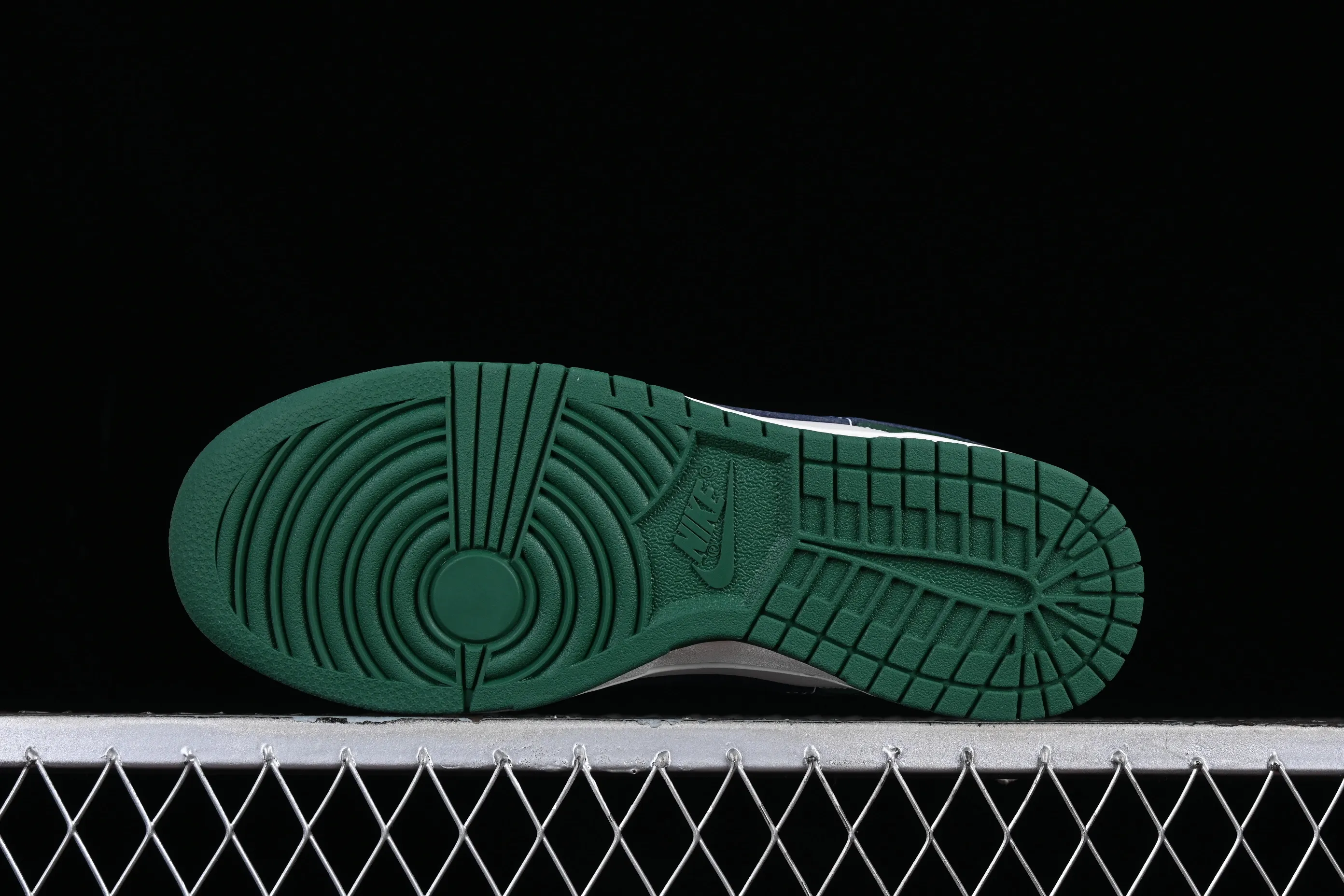 All categories Nk SB Dunk series Nk SB Dunk Low low-top sneakers Nk Dunk Low "Gorge Green" retro white and green SB low-top sports and leisure sneakers DD1503-300